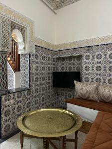 a room with a table and a bed and a mirror at Riad Dar Lina Logement entier in Rabat