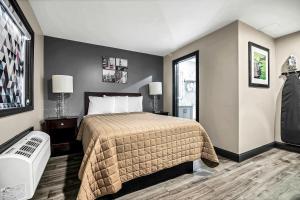 a hotel room with a bed and a window at Best Way Inn in Middlefield