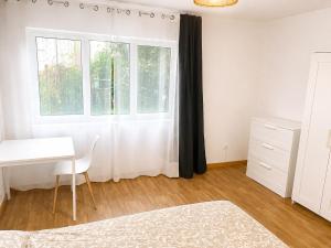 a bedroom with a desk and a window at Independent 2-room apartment in Senhora da Hora
