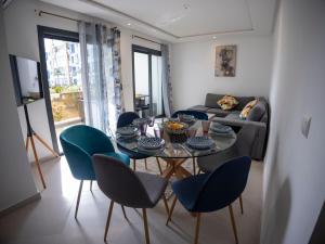 Prostor za sedenje u objektu Appartement Haut Standing - 5 personnes - Résidence Gardénia avec Piscine - Parking