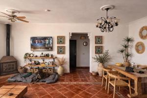 a living room with a table and a fireplace at Antigua Villa Medina casa con piscina 3 habitaciones in Marchena
