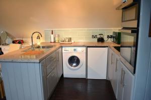 A kitchen or kitchenette at Old Coach House Studio 