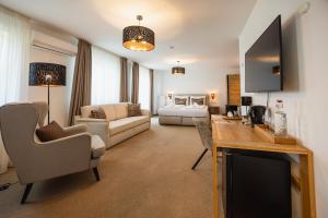 a living room with a couch and a tv at Casa Plus in Villach