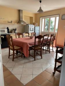 a kitchen and dining room with a table and chairs at BOISSET, Grande maison familiale avec vue sur les Pyrénées in Castel-Sarrazin +7 photos
