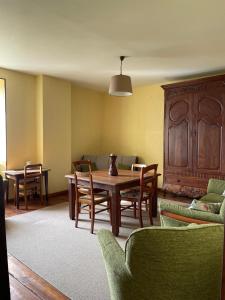 a living room with a wooden table and chairs at BOISSET, Grande maison familiale avec vue sur les Pyrénées in Castel-Sarrazin
