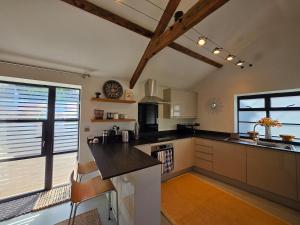 a kitchen with a counter top in a room at Spacious Studio - Bicester Village & Silverstone in Middleton Stoney +5 photos
