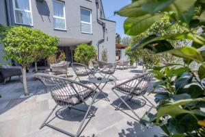 a group of chairs and tables on a patio at Casa Plus in Villach