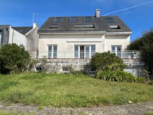 an old house with a roof on top of a yard at Ty avel in Crozon