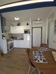 a kitchen and dining room with a table and chairs at In Blu Santo Ospedale in Padova