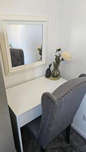 a desk with a chair and a mirror at Jasmin's House, 2 bedroom, Private Parking in Northampton