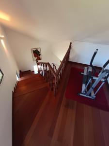 a living room with a treadmill and a stairway with a treadmill at Dotty's House in Gaula