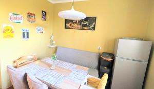 a dining room with a table and a refrigerator at Geräumiges & helles Apartment nahe Leipzig in Böhlen