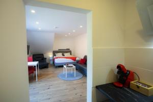 a room with a bedroom with a bed and a table at Reload Apartments - FeWo2 im Remmeker Feld in Bad Arolsen