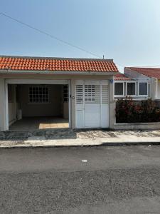 a house with a garage and a driveway at Comfortable house with an excellent location in Veracruz