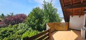 a balcony with a wooden fence and trees at Ellenberg Appartements - Ferien- und Monteurs-Wohnung in Geislingen