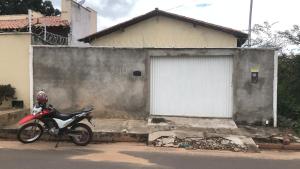 a red motorcycle parked in front of a building at Casa cidade Pedro II PI in Pedro II