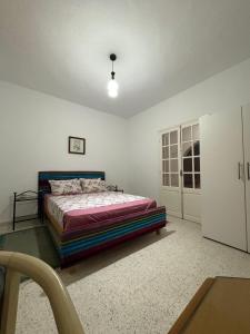 a bedroom with a bed in a room at Dar KAMOUN - 2BR Apts with 5G WiFi & Parking, Houmt Souk & Corniche in Houmt Souk +15 photos