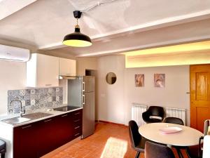 a kitchen with a table and a table and chairs at B&B Il GLICINE - Uso Cucina e Parcheggio Privato in Sassuolo +15 photos