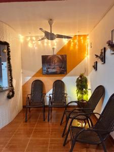 a dining room with chairs and a table with a ceiling fan at Pousada Paraíso in Carolina