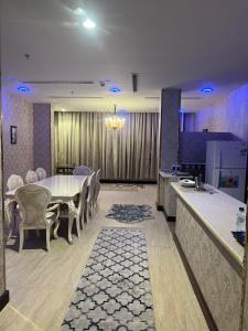 a dining room with a white table and chairs at فندق رفايا الشاطيء in Jazan