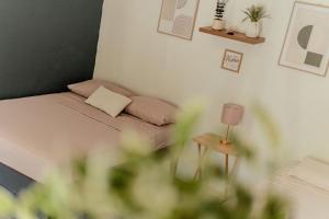 a small bedroom with a bed and a lamp on a table at Rooms & Pool Macaws in Uvita +48 photos