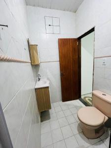 a bathroom with a toilet and a sink at Suíte com ampla área externa - Pink in São Luís