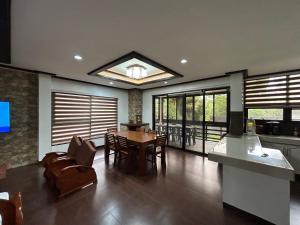 a kitchen and dining room with a table and chairs at MG Holiday Home Tagaytay in Tagaytay
