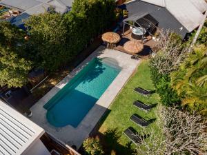 an overhead view of a swimming pool in a yard at The Arabella Motel in Wollongbar