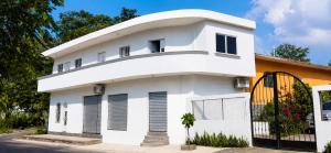 a white house with a curved roof at Como en Familia in Esquipulas