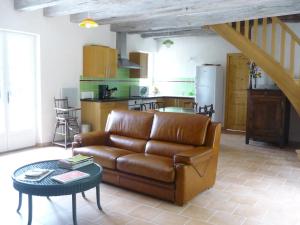 A seating area at Gite de la Vigneraie