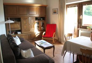 A kitchen or kitchenette at Apartment Weissenegger