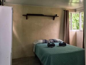 a bedroom with a bed with a green comforter at Casa Nael a 2Km del IRTRA in San Martín Zapotitlán +33 photos