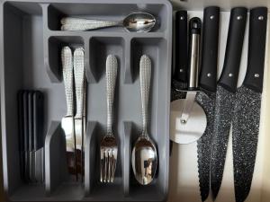 a drawer filled with silver utensils and spatulas at Le Studio Central in Huy +5 photos