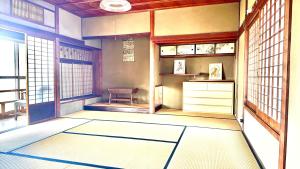 a room with a room with a table and windows at 安易旅館二楼 in Okayama