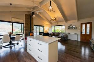 a large living room with a kitchen and a dining room at High Country on Perkins in Jamieson