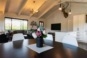 a vase of flowers on a table in a living room at High Country on Perkins in Jamieson