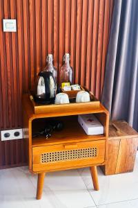 a wooden table with two vases on top of it at Cempaka Guesthouse in Silebeng