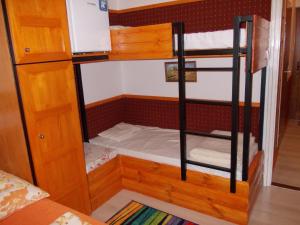 Palanda nebo palandy na pokoji v ubytování Puszta Hotel