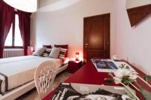 a bedroom with a bed and a desk with a table at Residenza Cavour in Empoli