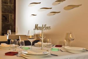 Reštaurácia alebo iné gastronomické zariadenie v ubytovaní Hotel O Semaforo