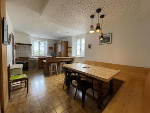 a kitchen and dining room with a wooden table at Chez lilles in Arette