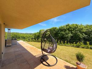 a metal basket on a patio with a view of a yard at Villa Nella in Tinjan