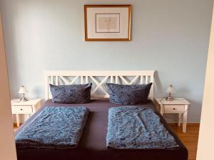 a bedroom with a large bed with two night stands at Ruhe-Natur-Meerblick-Das-Atelier-in-Lohme-Wandern-Radfahren-Golf-direkt-vor-der-Tuer in Lohme
