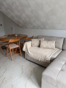 a living room with a couch and a table at Pensjonat Absynt in Nowy Targ