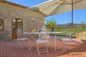 A patio or other outdoor area at Agriturismo Val di Sterza
