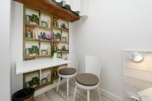 a dining room with a white table and two chairs at Chambre d'hôtes Spiren in Baden