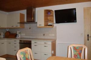 Kuchnia lub aneks kuchenny w obiekcie Ferienwohnung Nussbaum