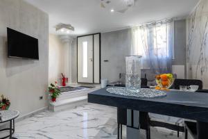 a kitchen with a table with a vase on it at Prestige House in Nulvi