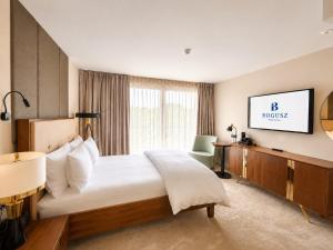 a hotel room with a bed and a tv at The BOGUSZ Wladyslawowo in Władysławowo