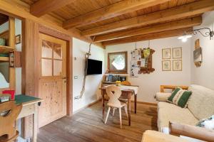 a living room with a couch and a table at Bnb Erba Maga in Rabbi